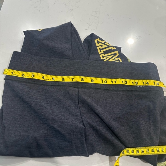 Victoria's Secret Gray PINK Yoga Leggings - Picture 4 of 4